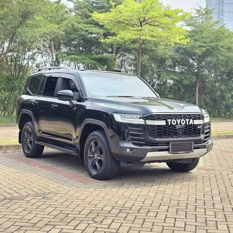 2023 Toyota Land Cruiser 300 GR Sport KM 27000