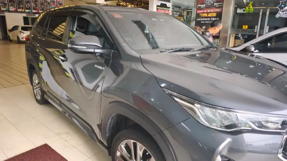 Zenix Q 2023 low km, km asli buku service lengkap