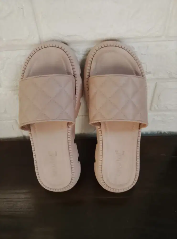 Sandal pink karet empuk wanita
