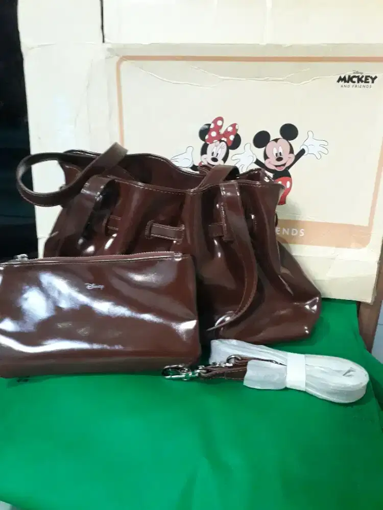 Tas disney brown