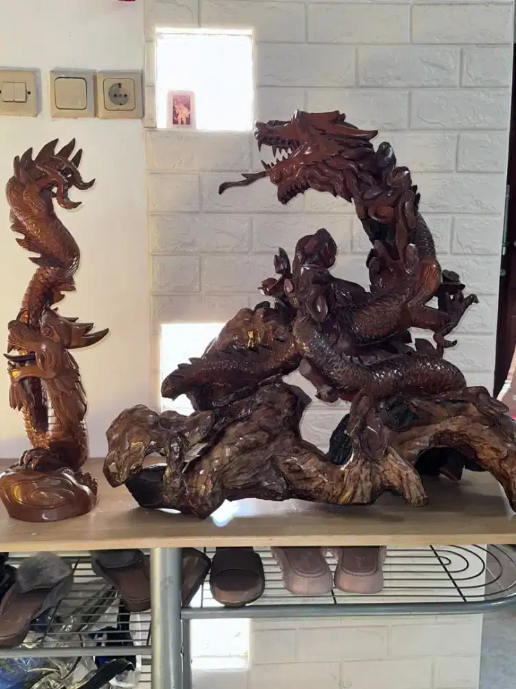 Pajangan naga kayu jati