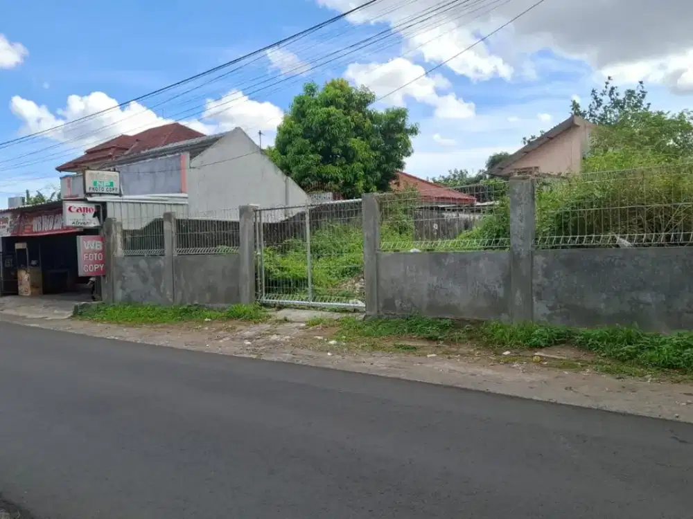 Tanah pekarangan di depan kampus ITNY babarsari caturtunggal depok sleman