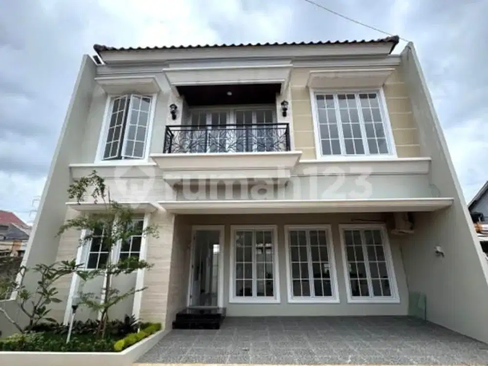 Brand New Rumah Elegan Layout Luas Taman Depan Belakang