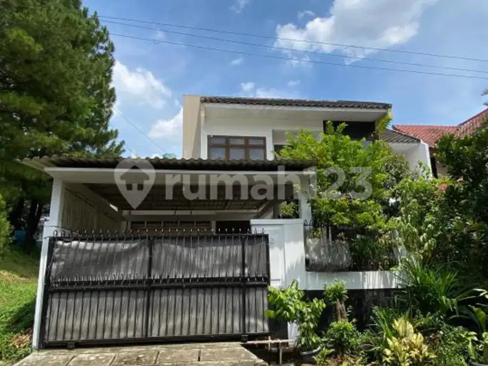 Hunian 2 Lantai dalam Komplek Strategis di Lebak Bulus