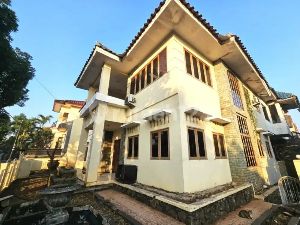Rumah Semi Furnished 2 Lantai Siap Huni Dekat Tol Dalam Komplek