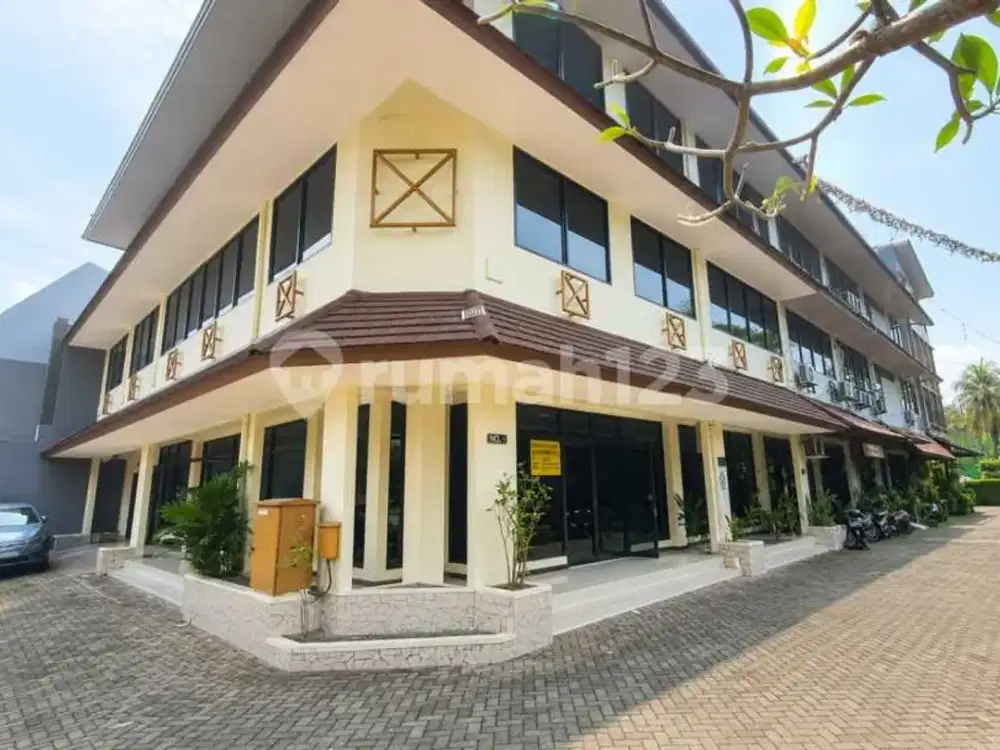 Ruko 3,5 Lantai Siap Pakai untuk Kantor atau Klinik di Lebak Bulus