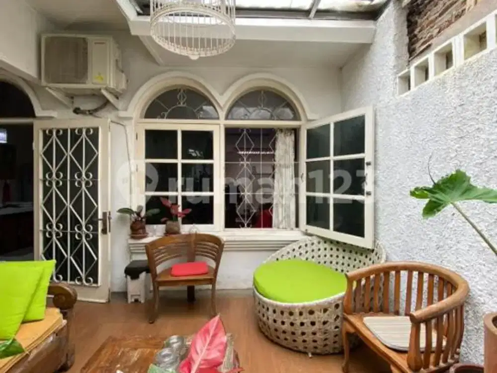 Rumah Cozy dan Asri di Cirendeu