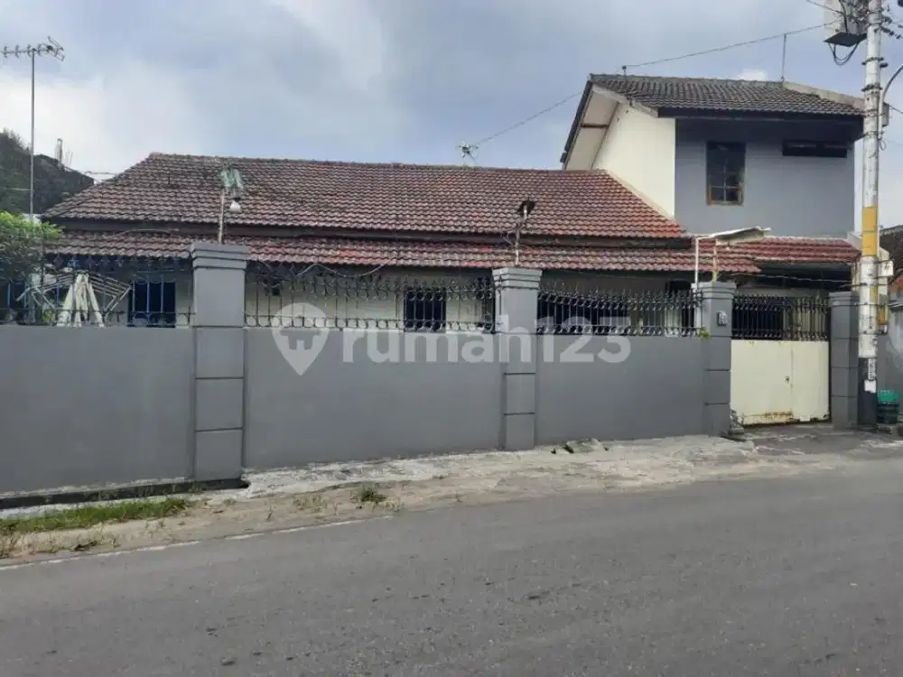 Rumah Minimalis 2 Lantai di Solo Hadap Timur Lokasi Strategis