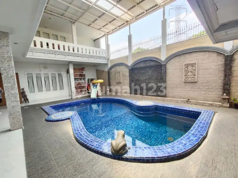 Rumah Mewah Siap Huni Dengan Kolam Renang Pribadi di Cinere