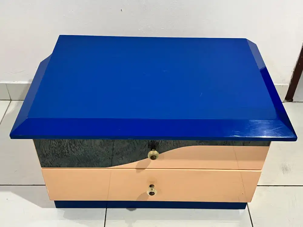 Meja kecil dgn 2 laci lebar