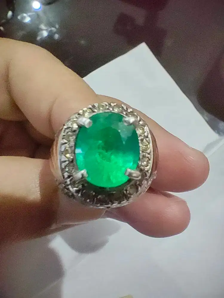 Batu Permata zamrud