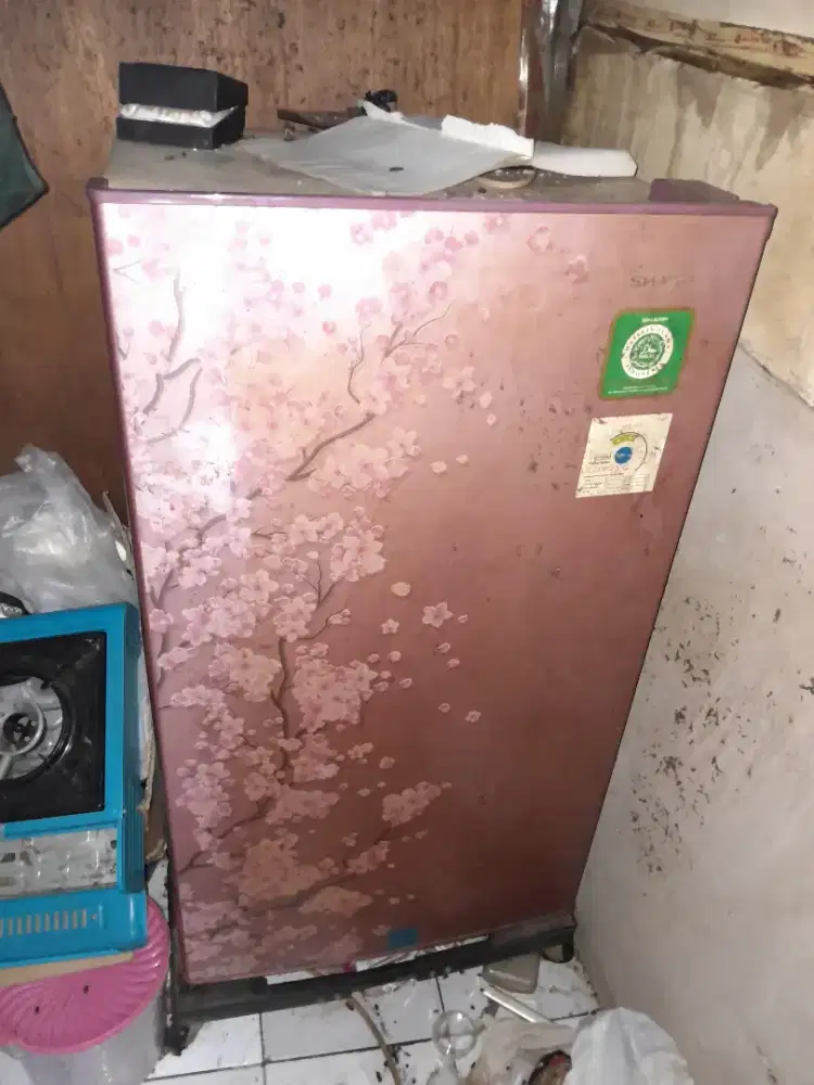 Di jual kulkas sharp 1pintu