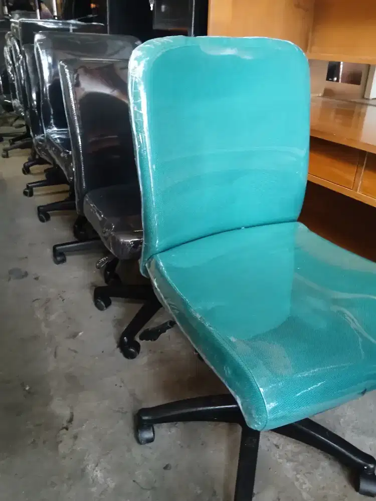 kursi staf kantor