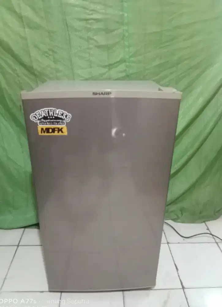 Kulkas minibar  merek SHARP
