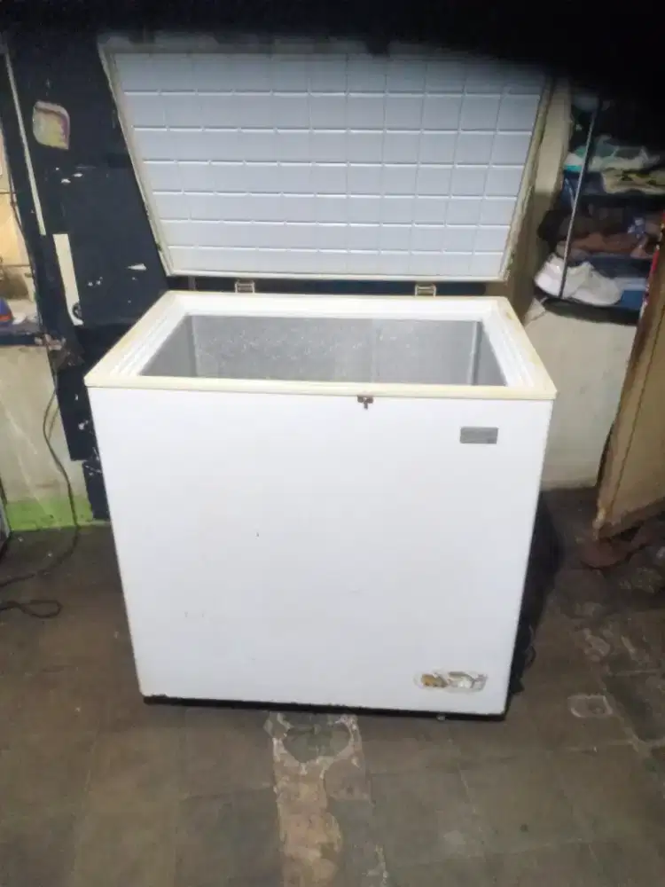 Jual frizer BOK merk Electrolux 218 liter mesin ORI bisa di antar