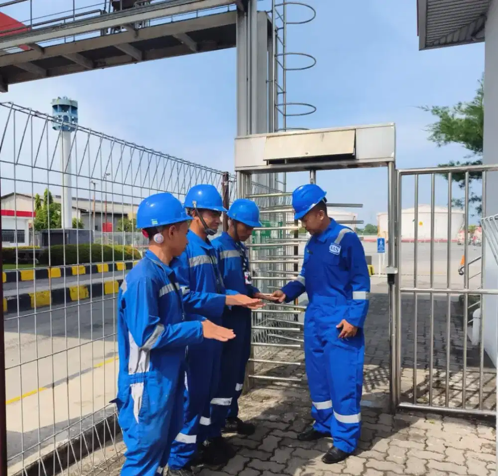 Dibutuhkan 1 Helper dan 1 Driver