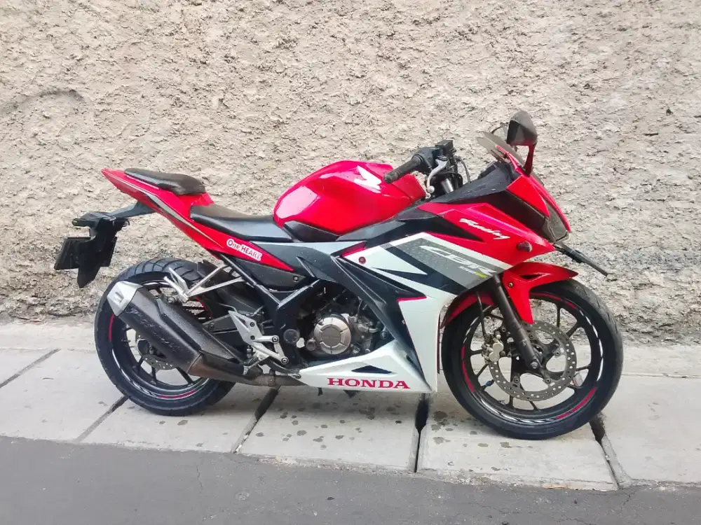honda cbr 150 R full ori mesin alus adem KM rendah