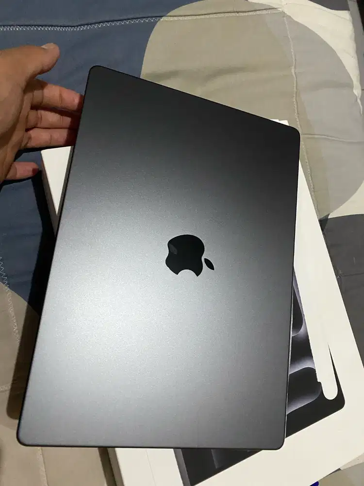 MacBook Pro m4 1tb like new