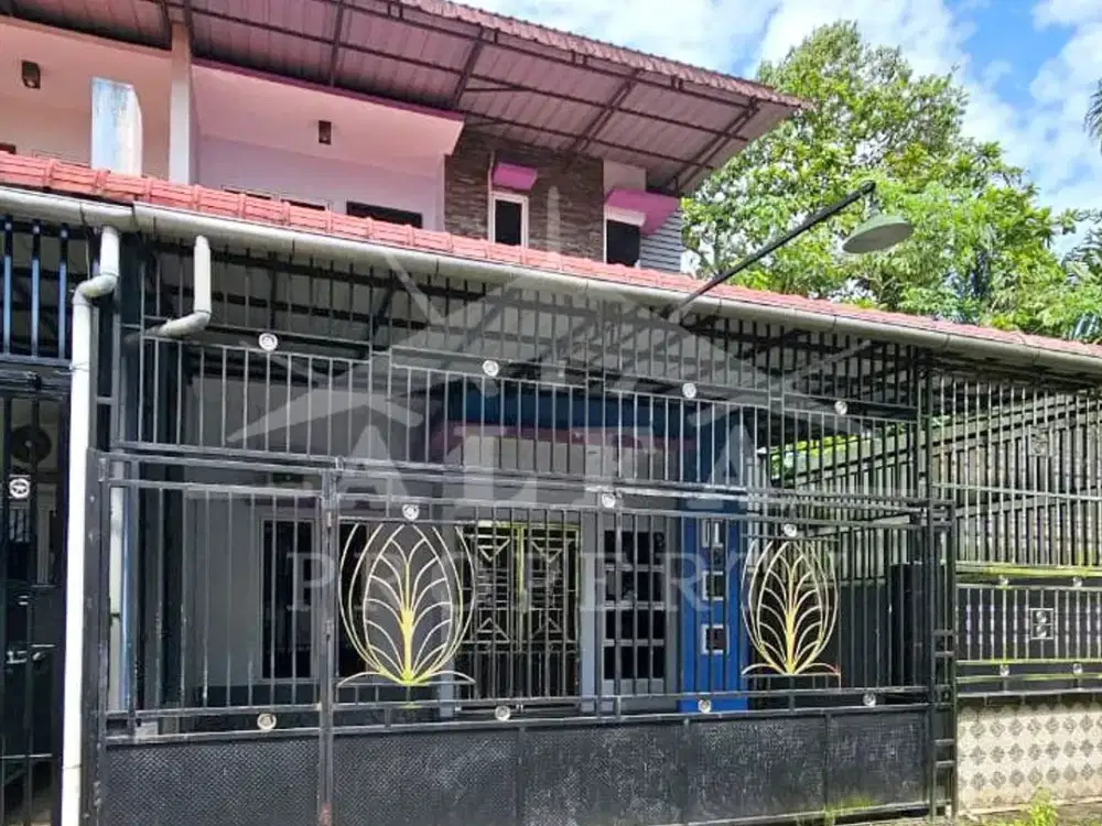 Jual Cepat! Rumah 2Lt Bonus Furnished Dekat Sekolah, Pusat Bisnis