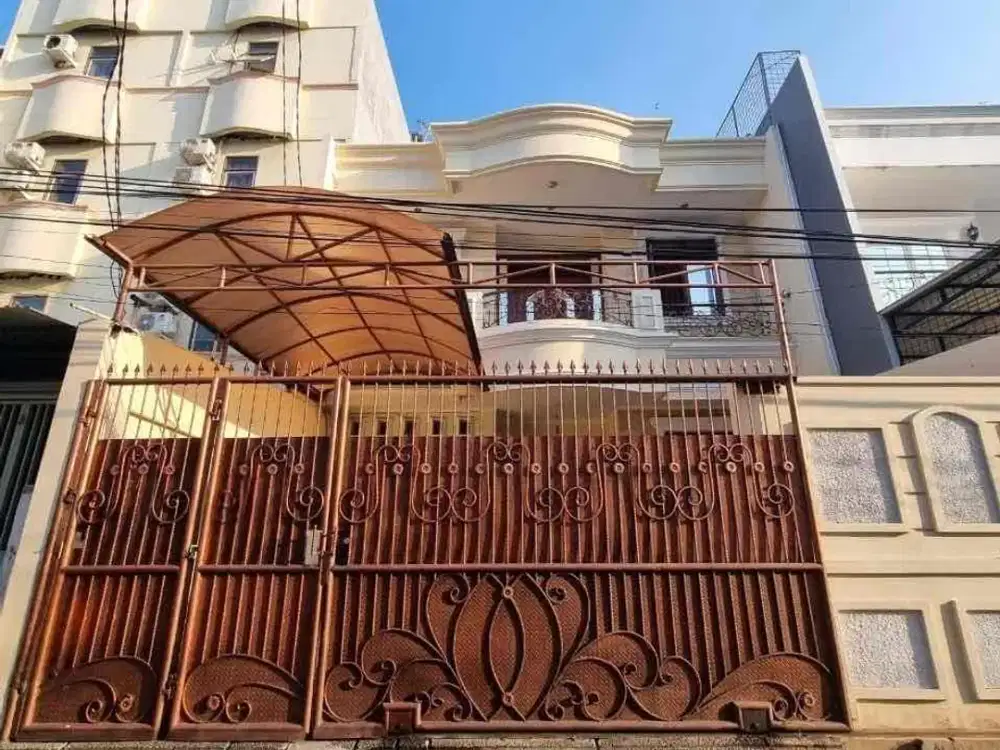 dijual rumah 3 lantai di  mangga besar jakarta barat