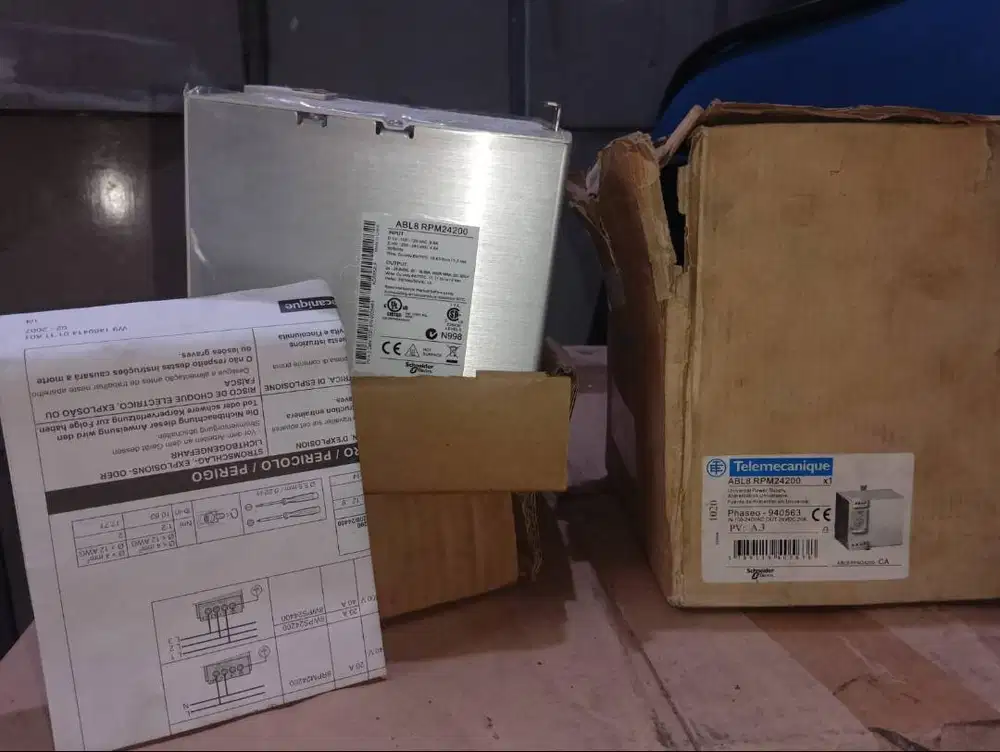 Universal Power Supply Telemecanique Schneider