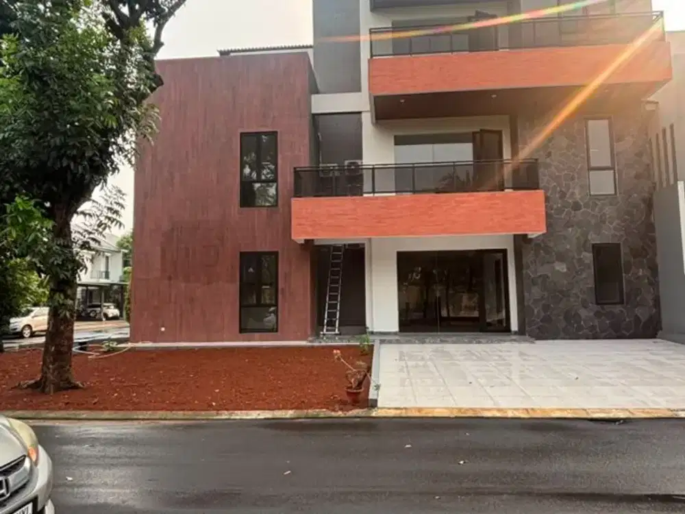 Dijual Rumah Mewah Posisi Hoek di Cluster Palmyra