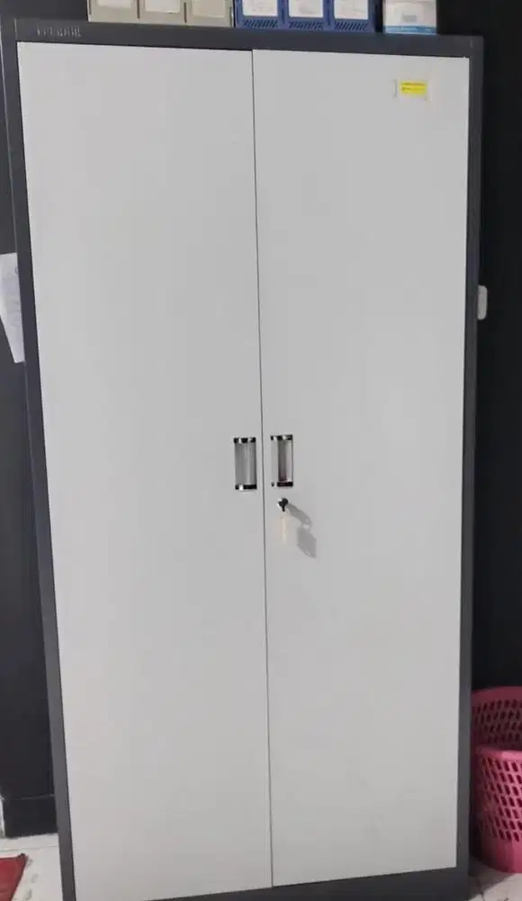 Lemari besi 2 pintu