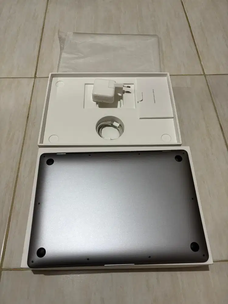 Macbook air 2020 i3 256
