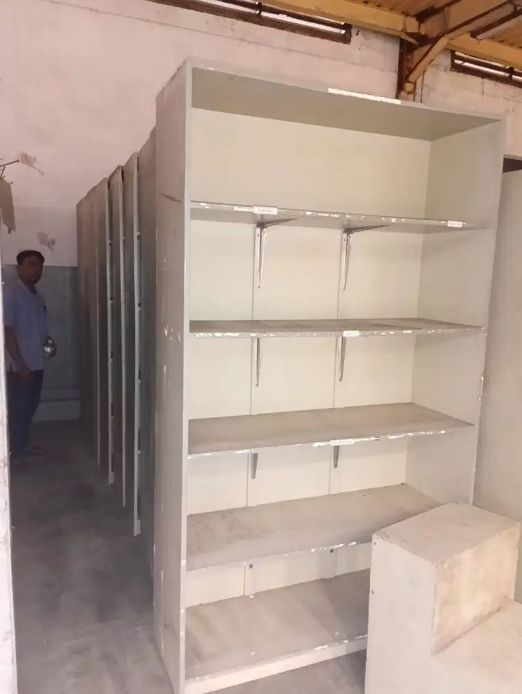 Cabinet kayu triplek tebal