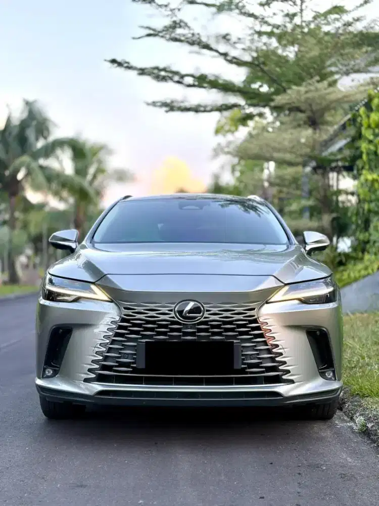 LEXUS LM350H 2025 7 SEATER