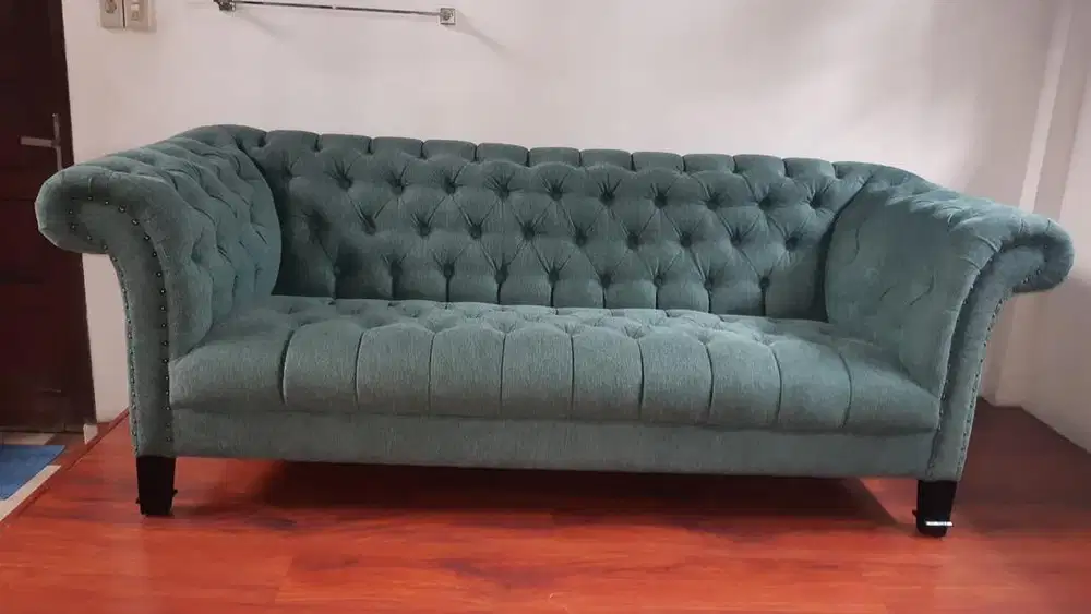 JUAL CEPAT SOFA CHESTERFIELD 3 SEATER – ELEGAN & TERAWAT