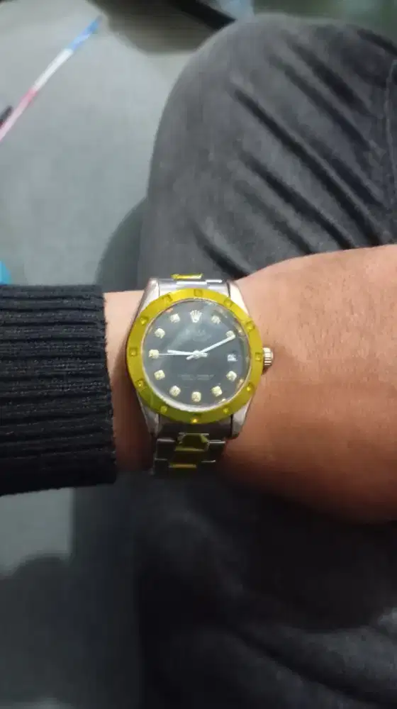 Jam tangan rolex di puter semi otomatis