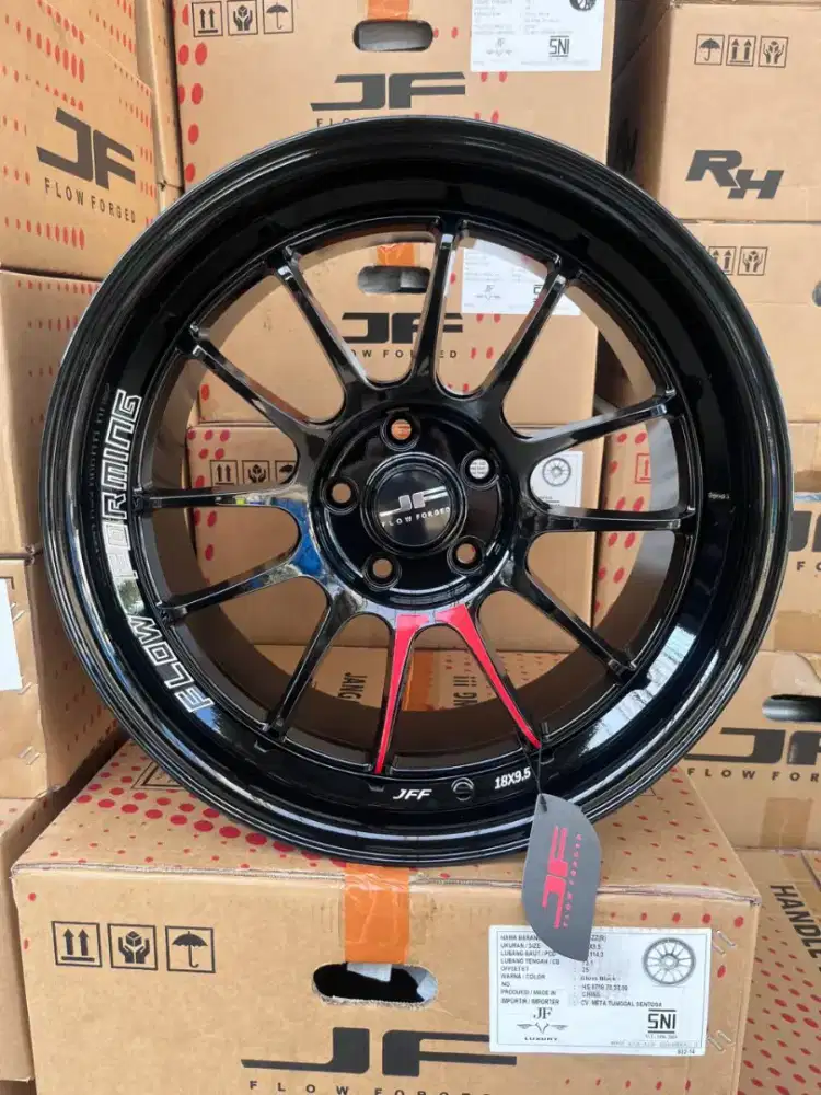Venom5 buzz ring 18 lebar 9,5 pcd 5x114,3 ET 25 innova reborn zenix