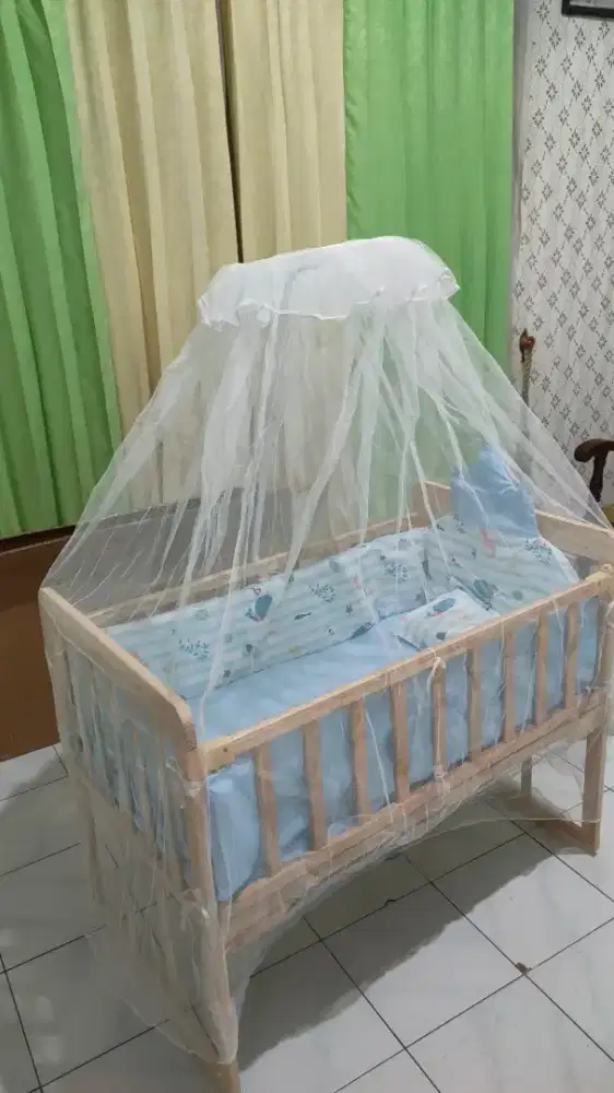 Preloved baby box kayu