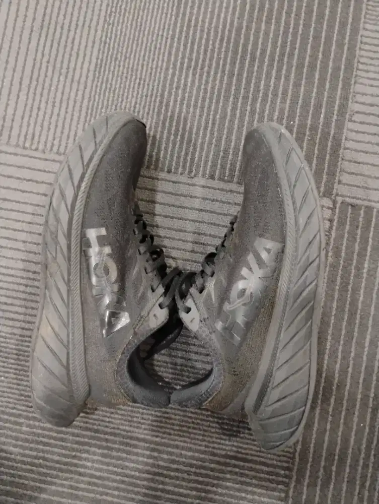 Sepatu Running Hoka One One Carbon X 2 Ukuran 42