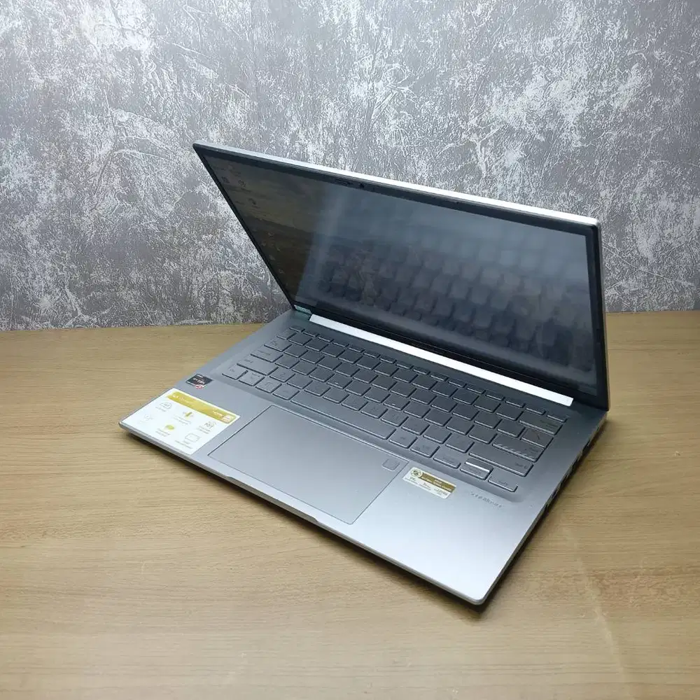 Laptop ASUS Vivobook 14 M1403QA