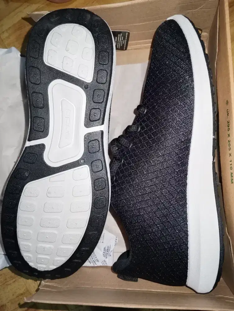Sepatu loka ori