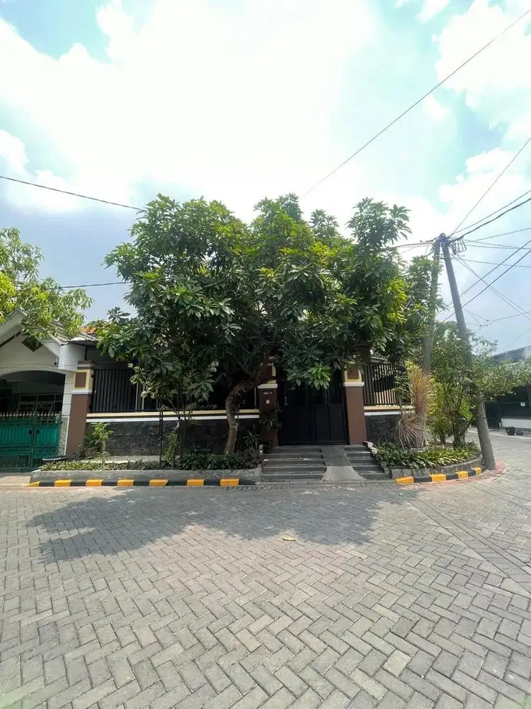 Rumah pojok 300m2  di taman pondok jati tahap 3