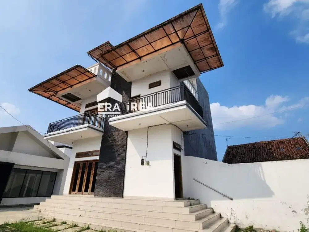 RUMAH DAN GUDANG DIJUAL DI SOLO KADIPIRO DEKAT SUPERINDO, PASAR NUSUKAN