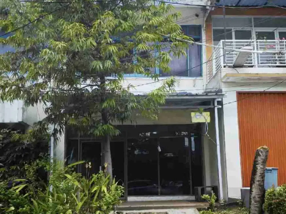 Ruko 2 lantai, butuh renovasi , lokasi deket toll becakayu, Deket BKT, lokasi sangat strategis.aman Tidak banjir.