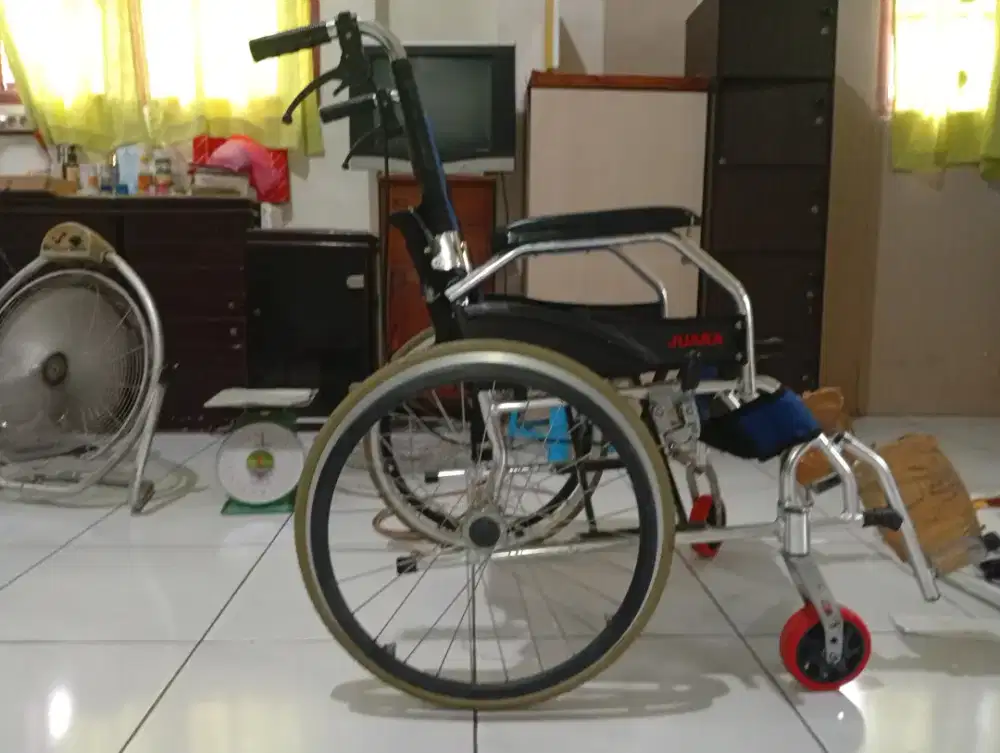 Kursi roda merk JUARA.