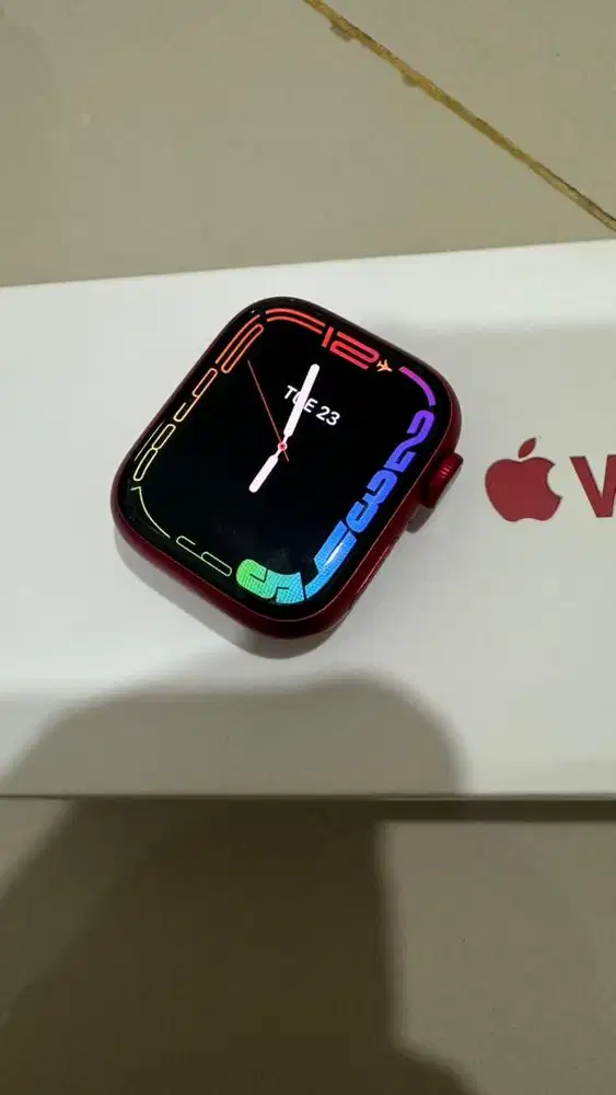 Apple Watch Seri 7 (41mm) Warna Merah