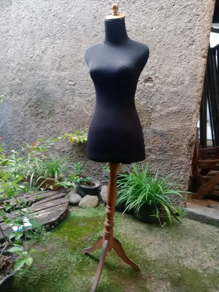 Patung manekin plus stand kayu