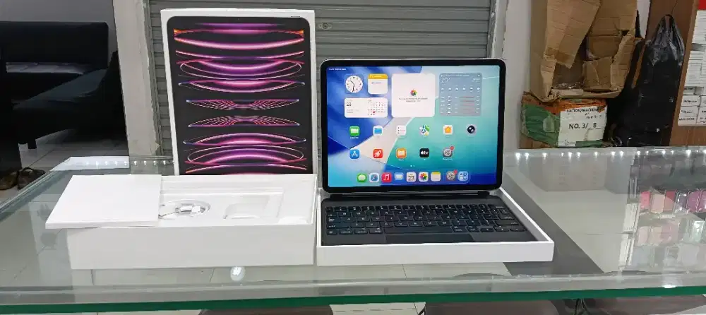 iPad pro m2 256 iBox wifi cell plus magic keyboard