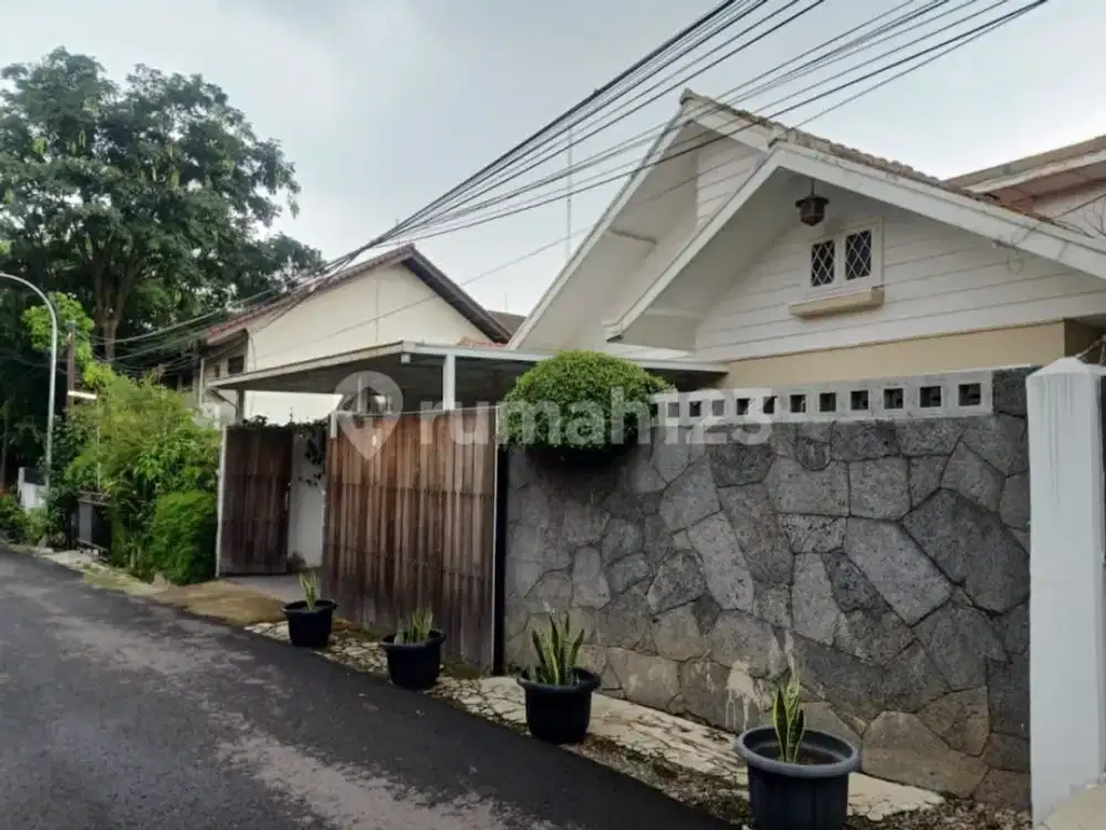 Rumah Terawat Strategis di Komplek Cipaganti Bandung Kota