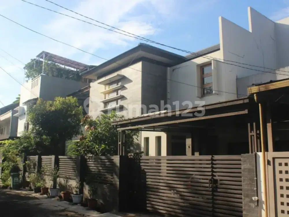 Rumah Bagus 2 Lantai Semi Furnished di Turangga Bandung