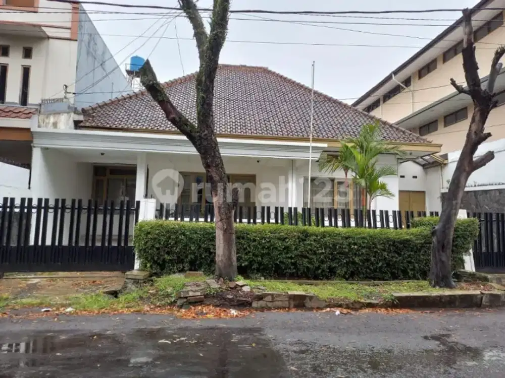 Rumah Lama Terawat Lokasi Strategis di Pusat Kota Sayap Riau.