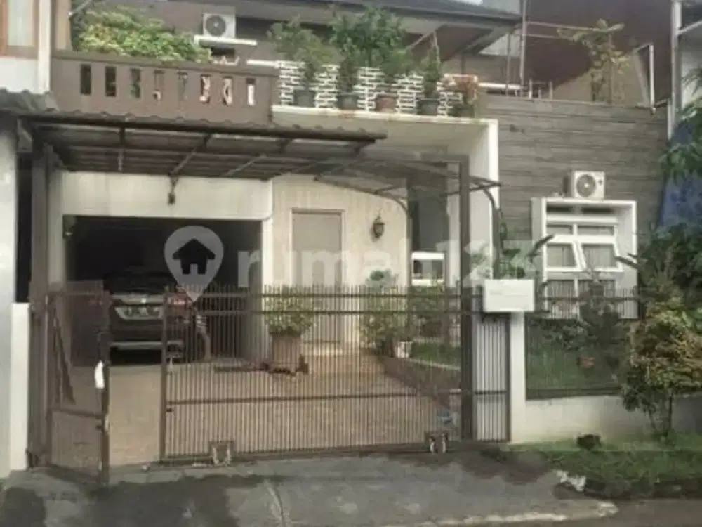 Rumah di Komplek Buah Batu Regency Dekat Tol