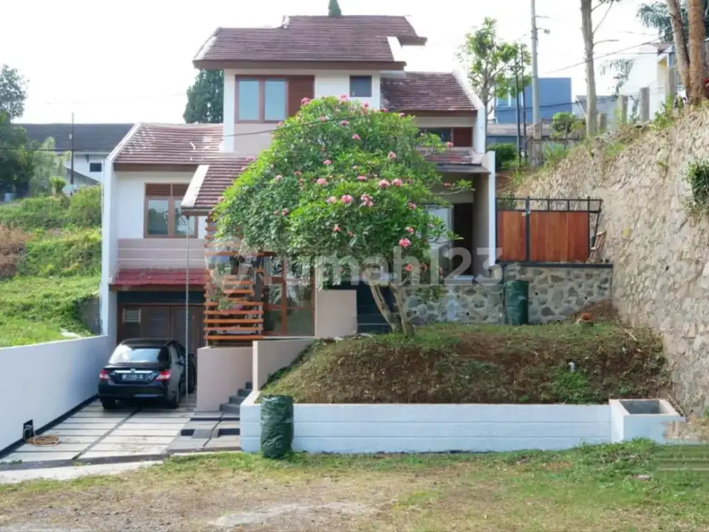 Dijual Rumah Villa Lingkungan Asri di Awiligar Cigadung Bandung