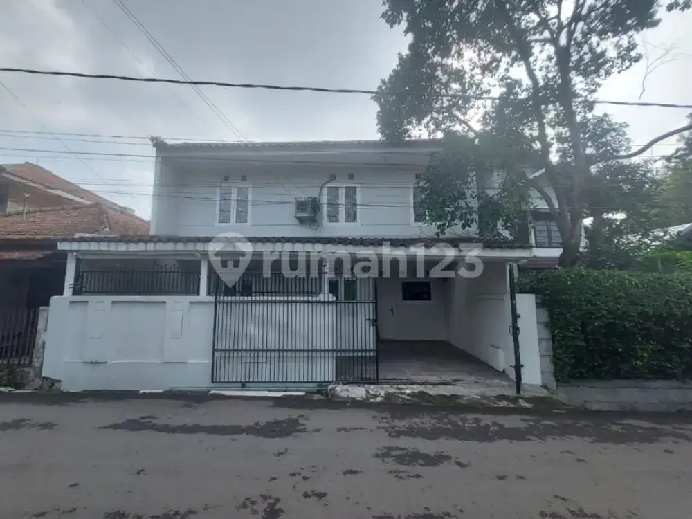 Rumah Nyaman Siap Huni Strategis di Cipedes Bandung